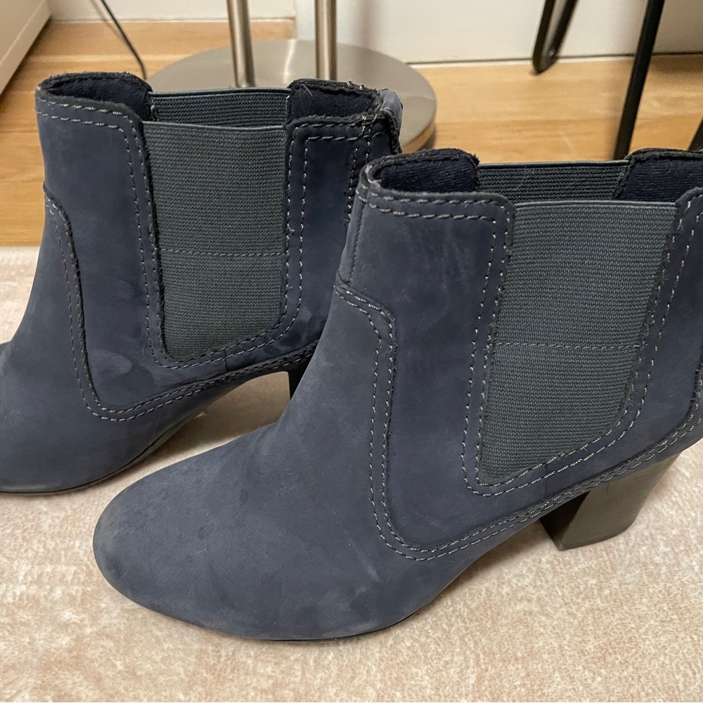 Clarks Bendables Blue Burnished Leather Block Heel Chelsea Boots